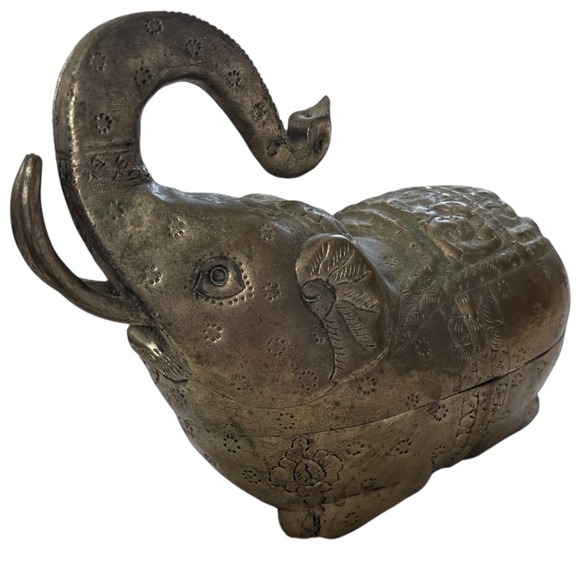 ANTIQUE➕SE Asian Silver-plated Brass Elephant Form Betel Box.